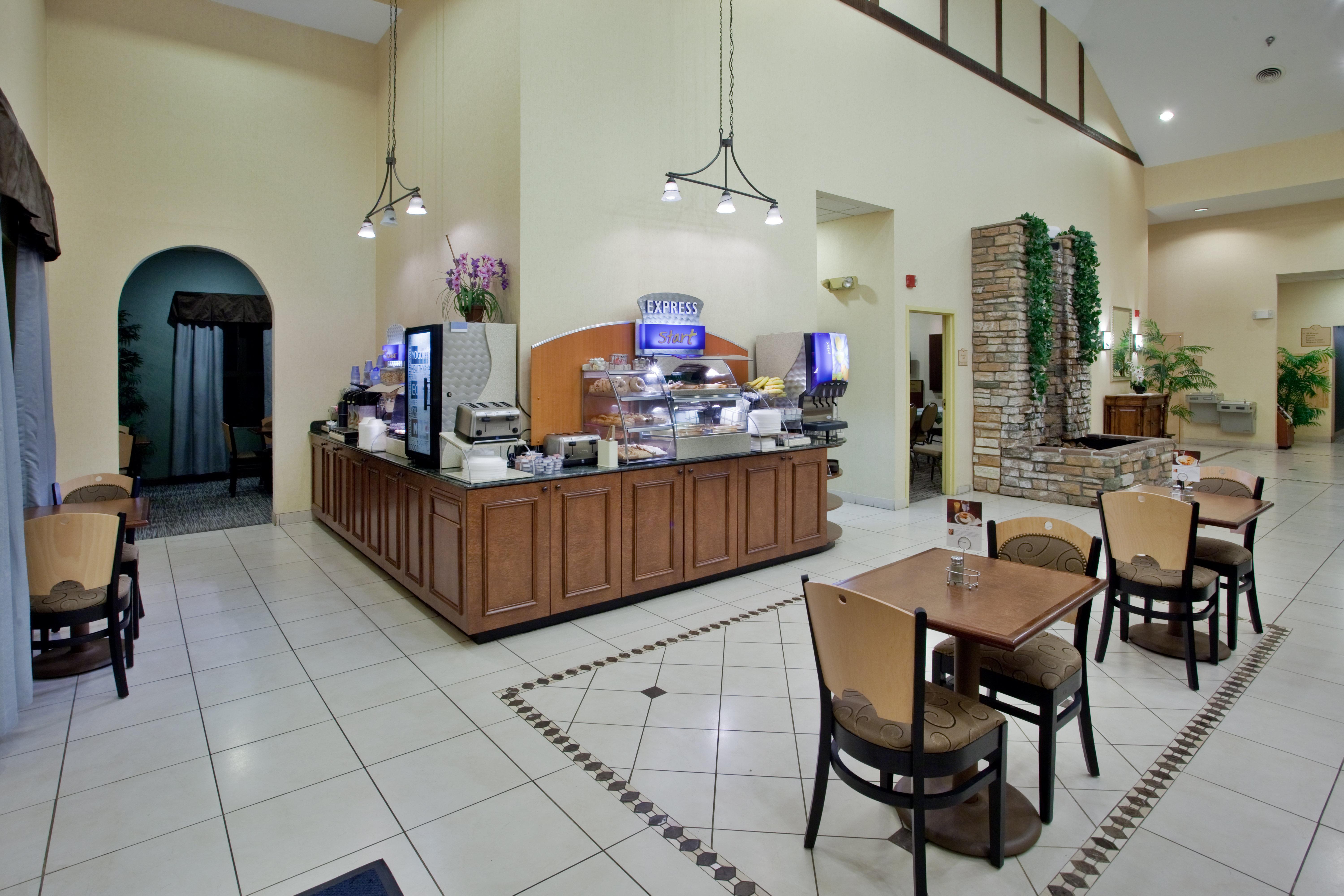Wingate By Wyndham Waynesboro Hotel Exterior photo