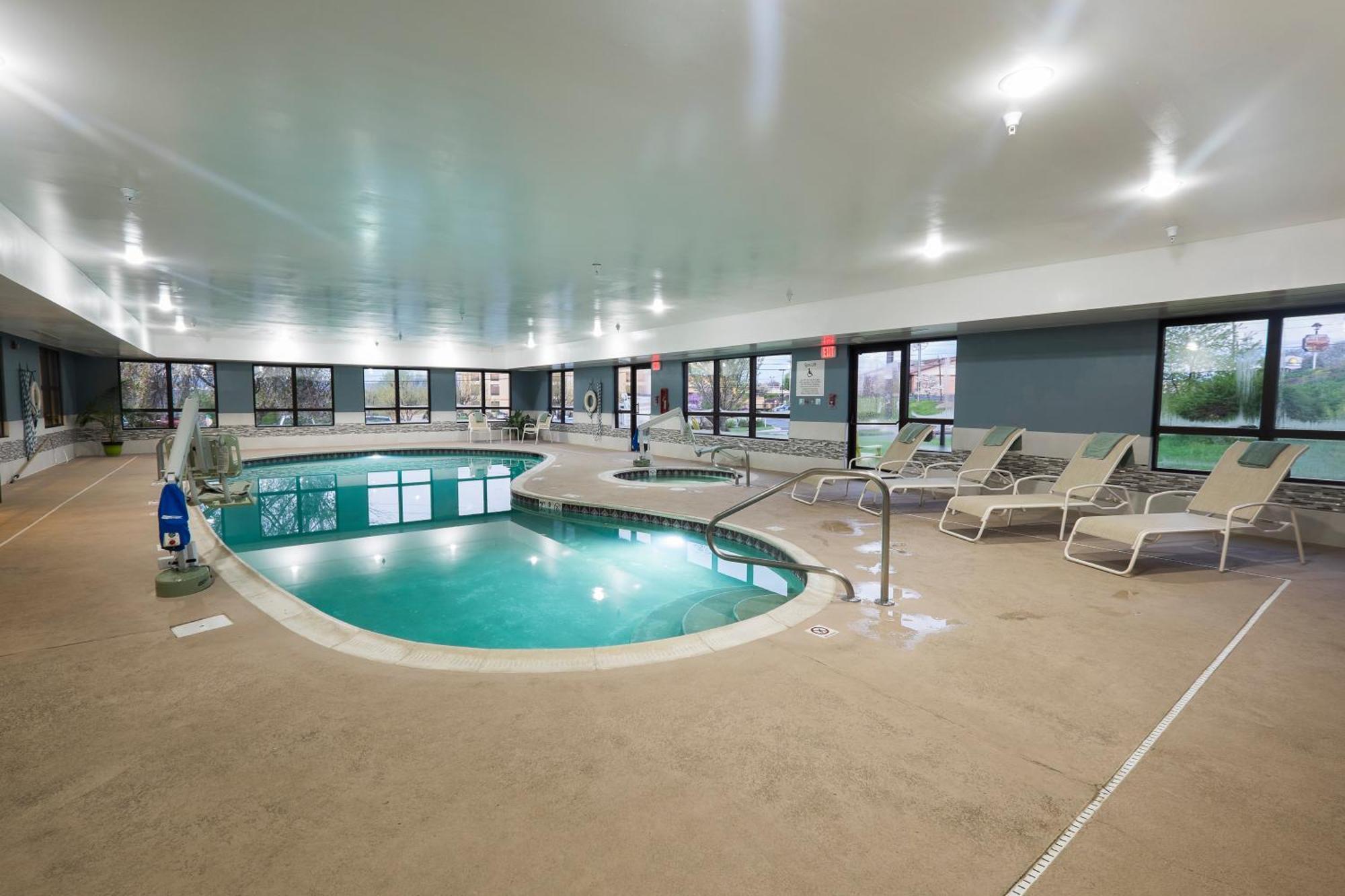 Wingate By Wyndham Waynesboro Hotel Exterior photo
